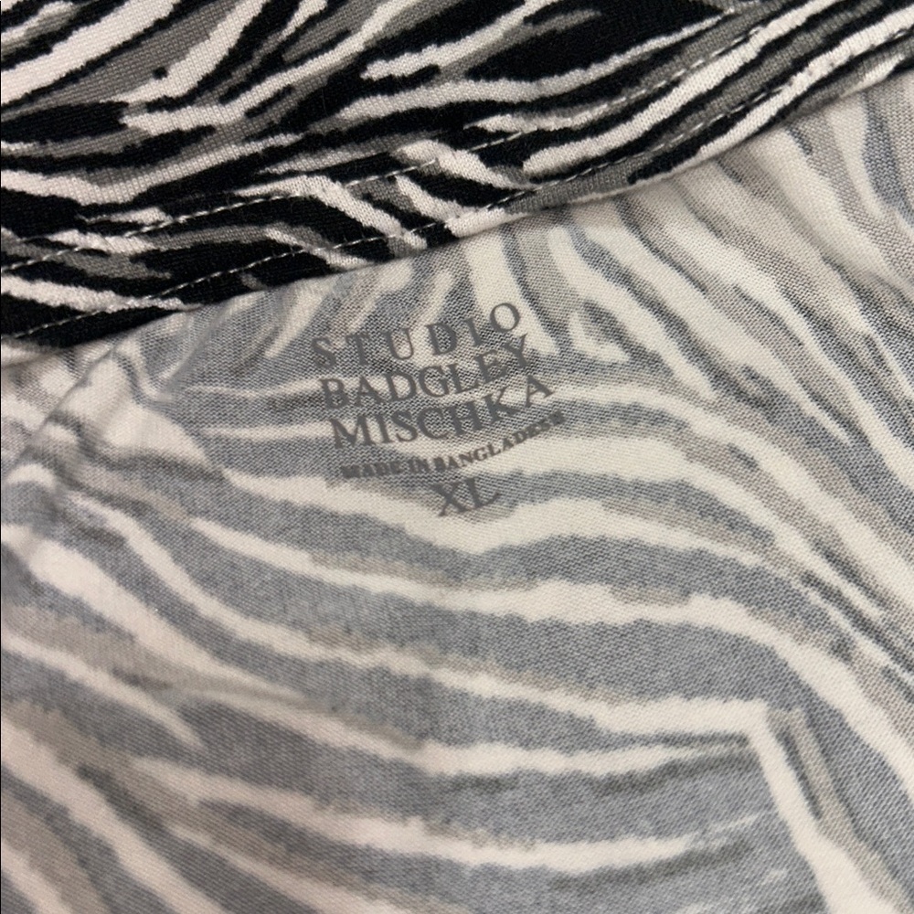 Badgley Mischka Zebra Print Loungewear Set. Size XL. - Picture 2 of 4